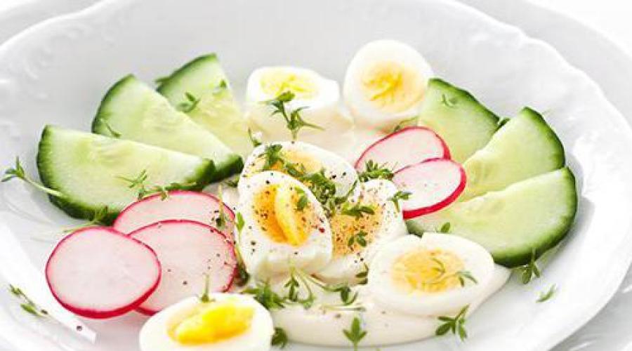 O salata simpla de ridichi si castraveti cu smantana.  Salată de ridichi cu castraveți și ou